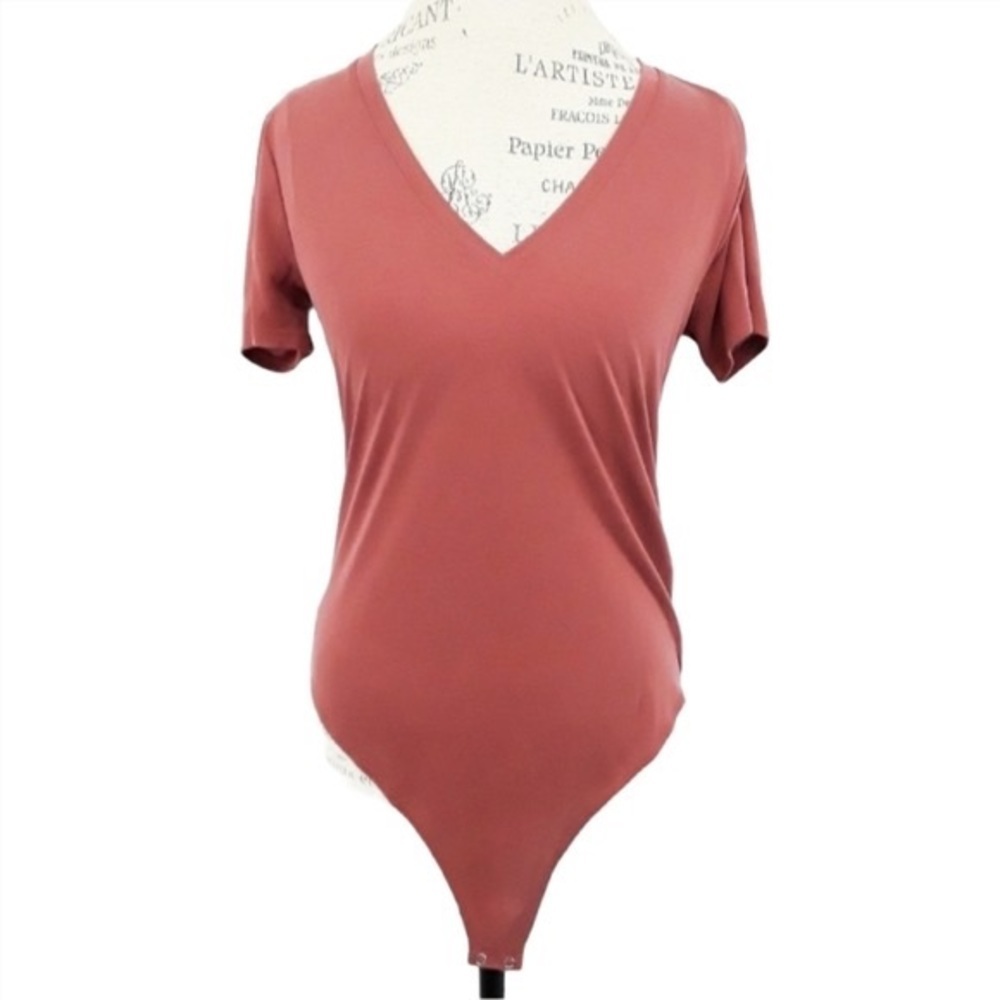 Like new forever 21 pink onesie snap vneck body slim essentials shirt